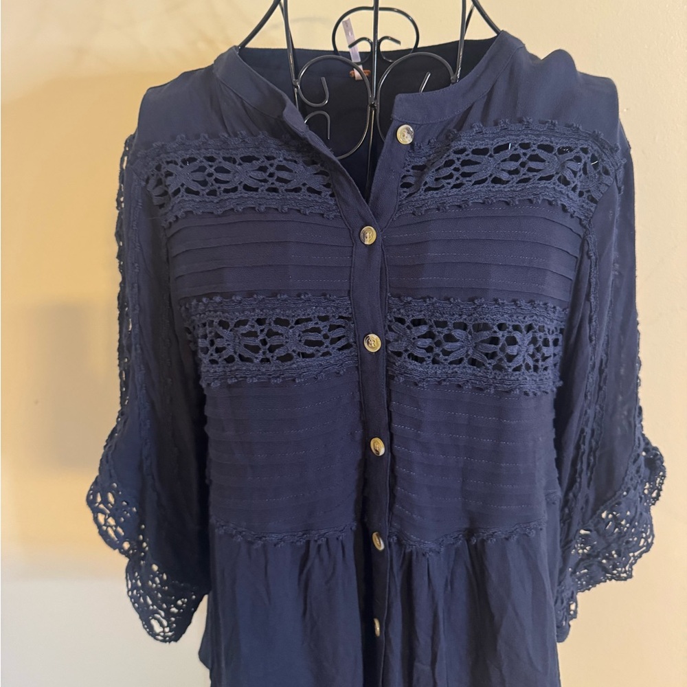 Free People Pintuck Crochet Inset Button Down in Navy Size Small - Picture 3 of 6